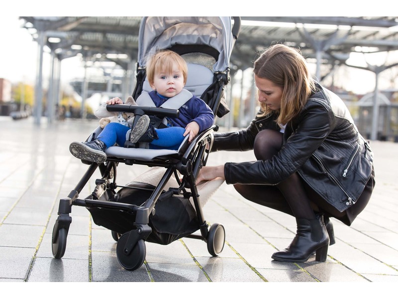 Promenade avec un bébé : poussette face parent ou face route ?